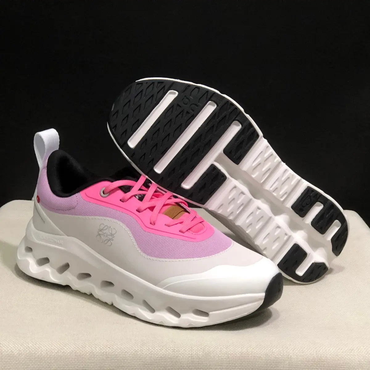 On Cloud × Loewe — Cloudtilt Blanc et Rose