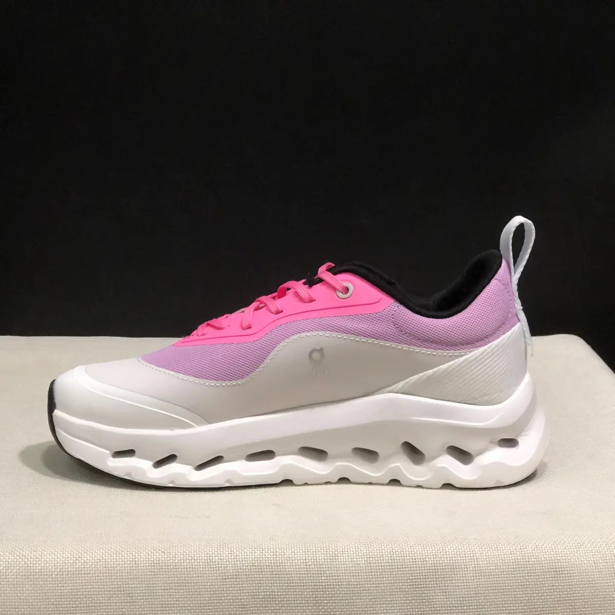 On Cloud × Loewe — Cloudtilt Blanc et Rose