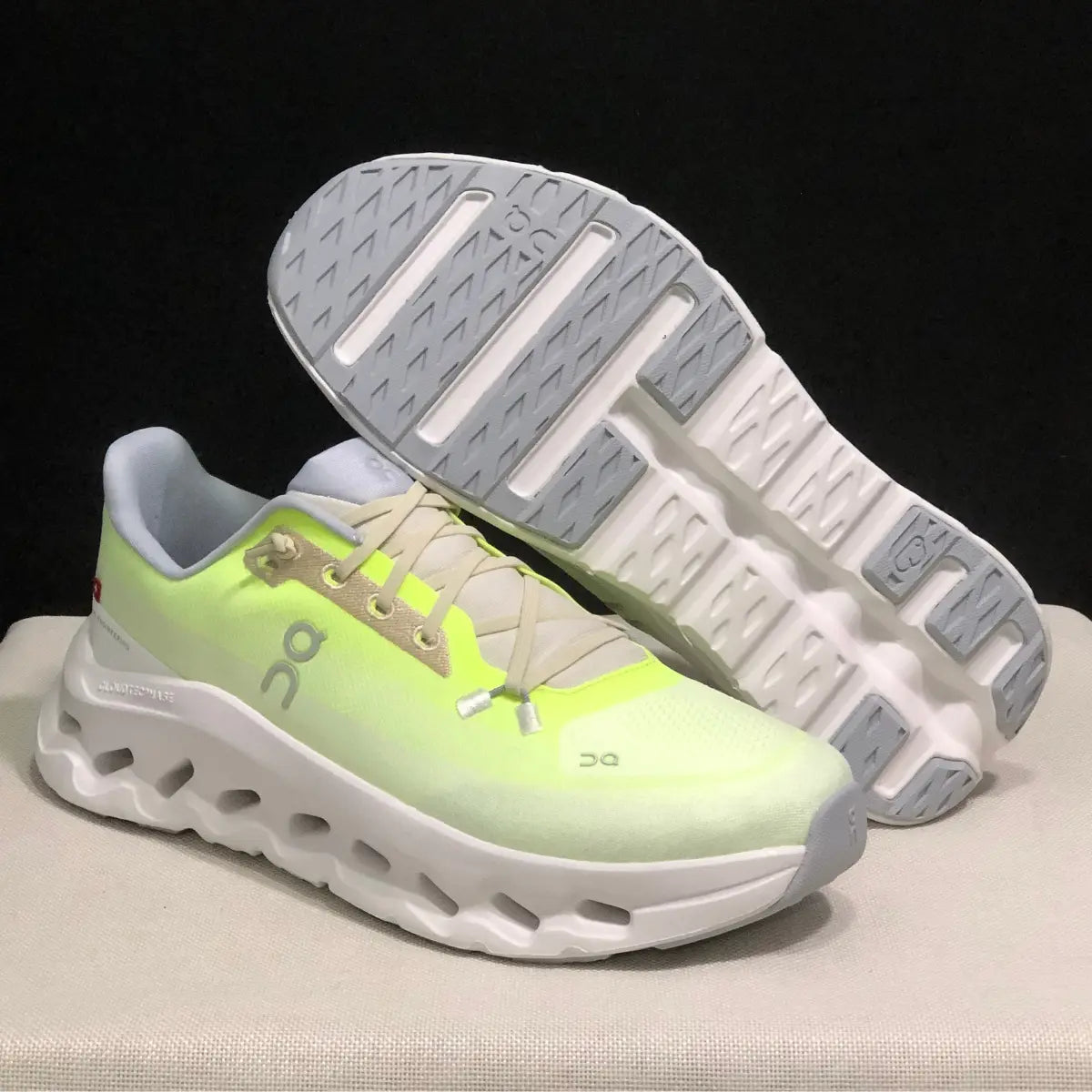 Cloudtilt - Lime Ivory